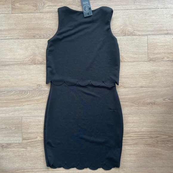 Black Sleeveless Scallop Trim Dress - Picture 2 of 2